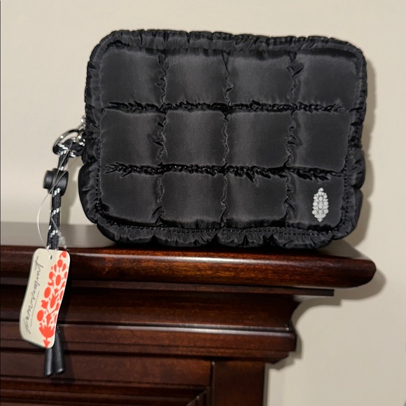 FP movement Black Essentials Quilted Nylon Waterproof Cosmetic Bag - Picture 7 of 16